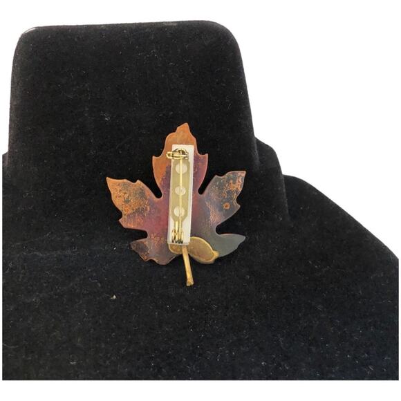 Vintage Gold Tone Metal Textured Maple Leaf Pin Brooch - Picture 9 of 10